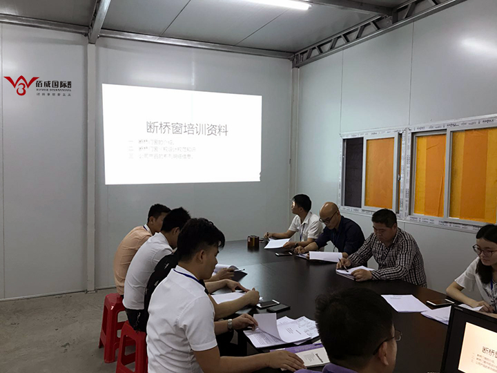 当你停止脚步徘徊时，我们却大步向前迈进！