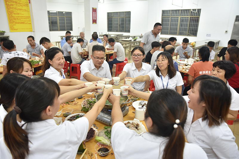 佰威国际门窗中秋聚餐